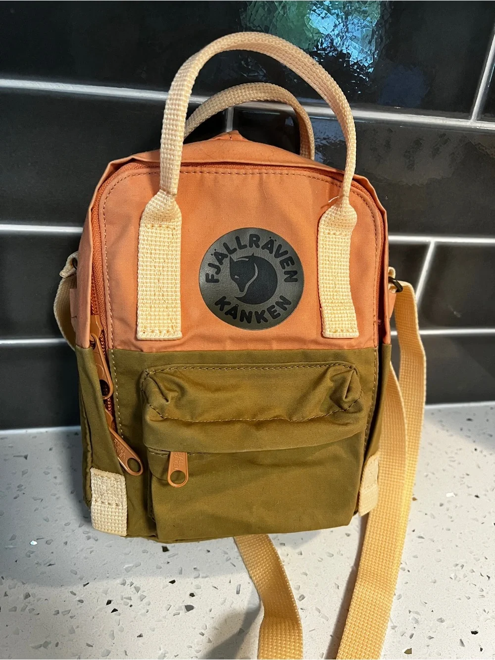 Fjällräven Kånken Mini Sling Crossbody Bag Peach & Olive
